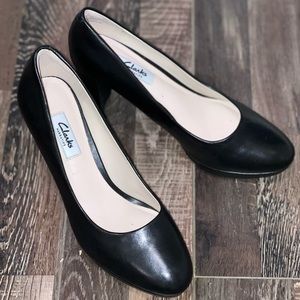 Like new Clark’s pumps (Wide Fit)